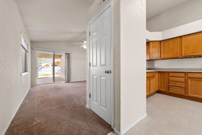 Building Photo - 1014 Pinecrest Dr