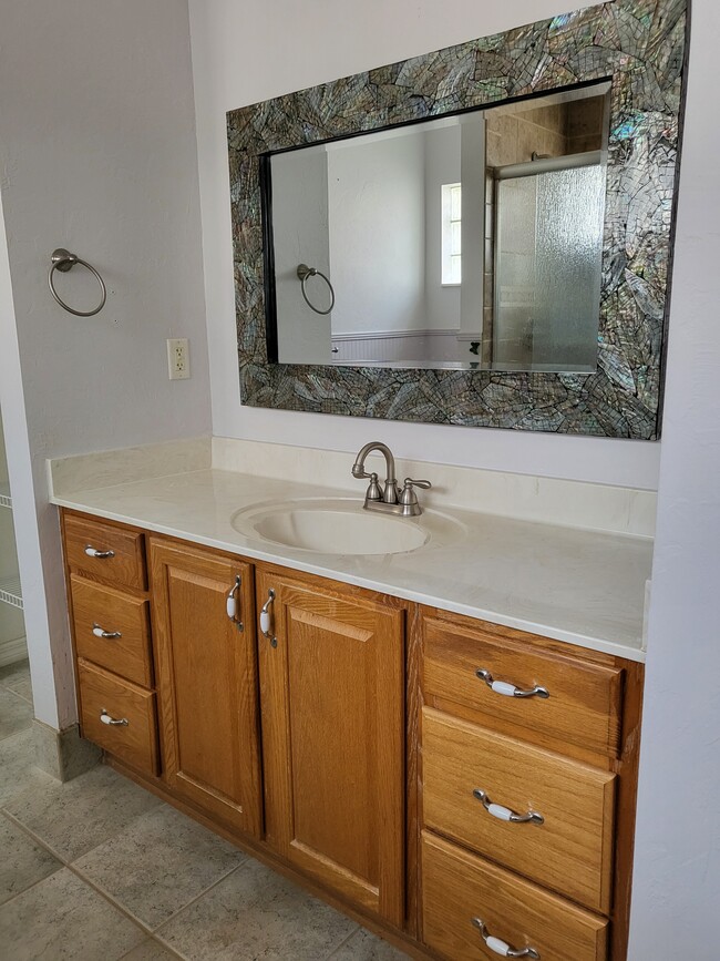 ensuite vanity 2 - 11120 SW 73rd Ter