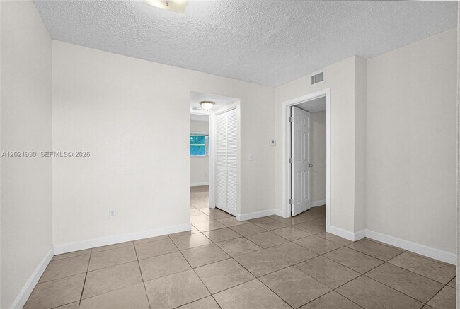 Foto del edificio - 400 NW 65th Ave