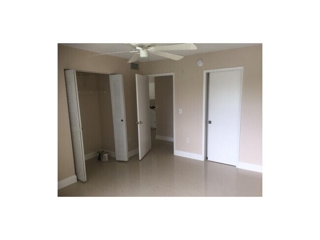 Building Photo - 7896 Sonoma Springs Cir