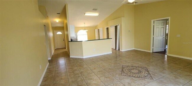 Building Photo - 704 Camel Ct