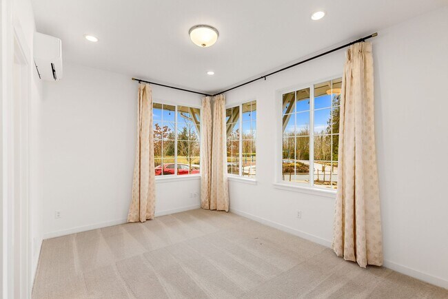 Foto del edificio - Duvall 4 Bedroom 4 Bath Townhome with 2 Car Attached Garage and A/C