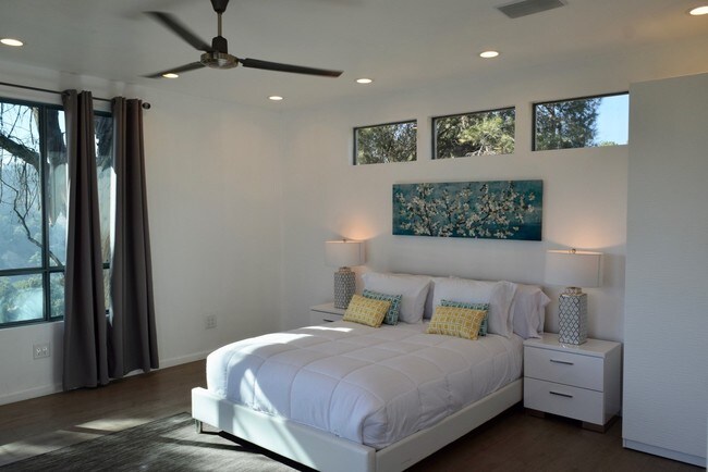 Building Photo - 3001 Benedict Canyon Dr