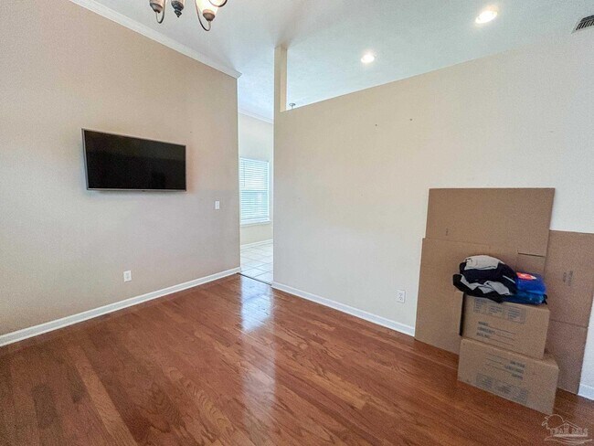 Building Photo - 1192 Longwood Dr