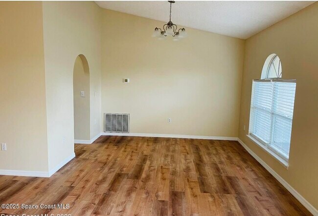 Foto del edificio - 2117 Buescher Hill St