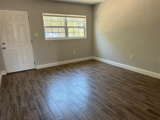 Building Photo - 507 Varsity St