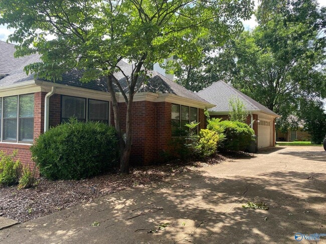 Building Photo - 203 Glenridge Ct SW