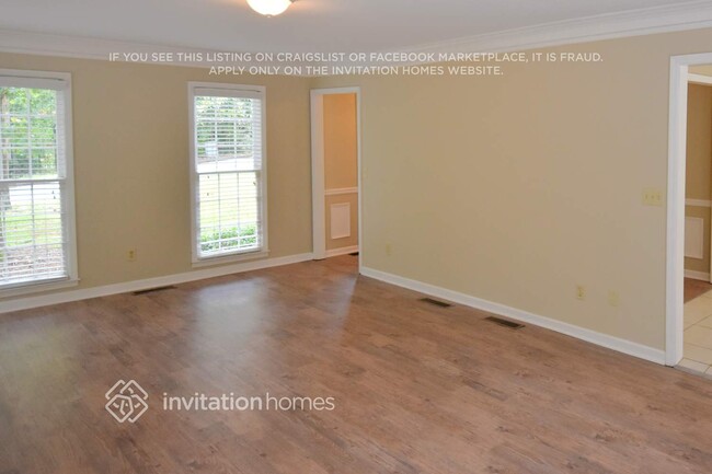 Foto del edificio - 195 Farm Hill Cir
