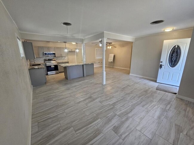 Foto del edificio - 2502 E Poplar Ave