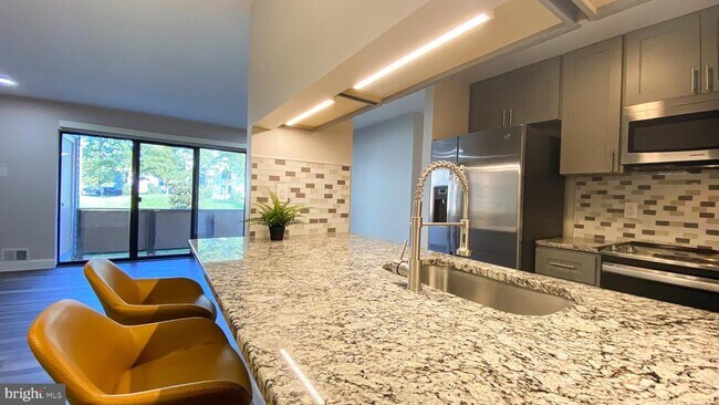Foto del edificio - 403 Hickory Cir