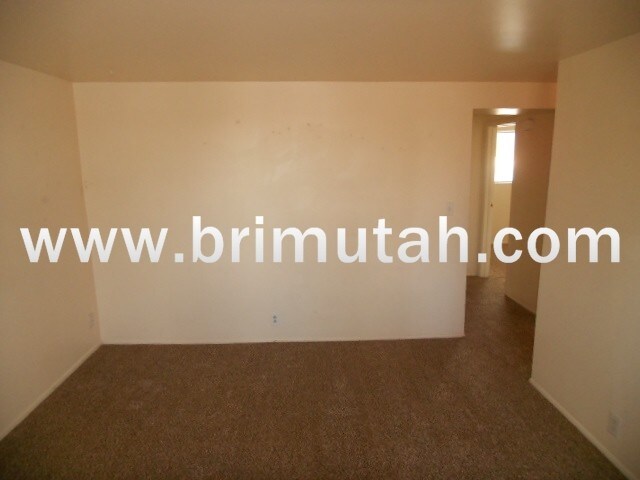 Building Photo - 570 N 200 W