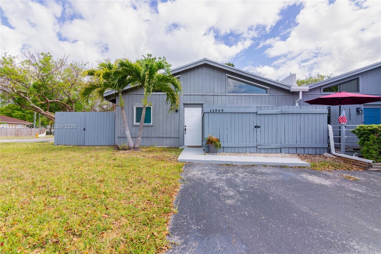 Primary Photo - 11359 SW 112th Cir Ln N