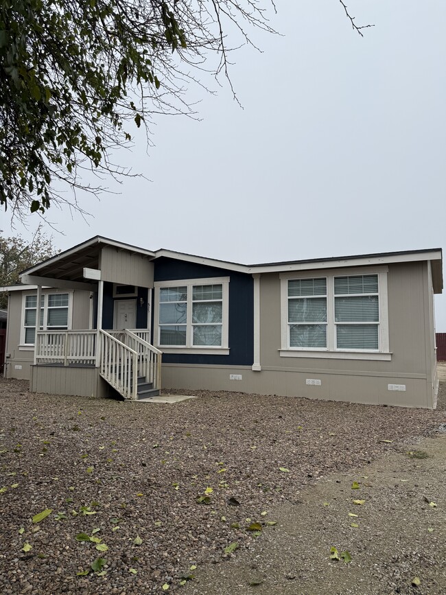 Building Photo - 819 Dianne Dr