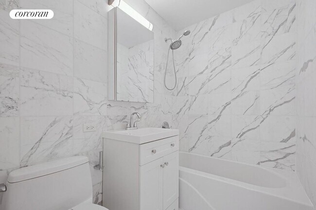 Foto del edificio - 322 W 57th St