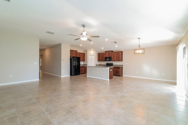 Building Photo - 39886 Dawson Chase Dr