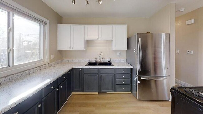 Building Photo - 513 Cottonwood Dr