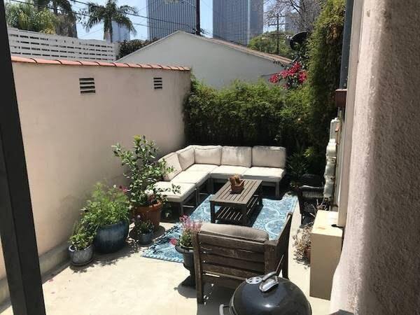 Building Photo - 9932 Robbins Dr