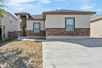 Building Photo - 1013 Tesoro Hills