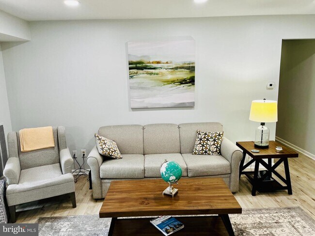 Foto del edificio - 3890 Lyndhurst Dr
