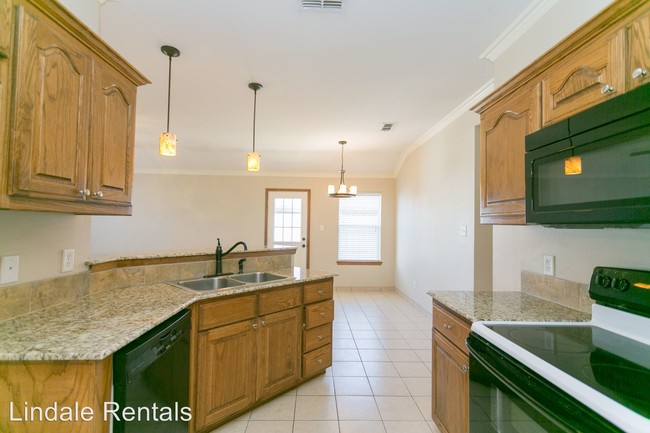 Building Photo - 16151 Rolling Meadows Dr