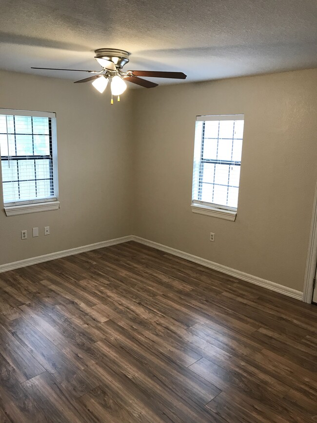 Building Photo - 306 N 9th Ave