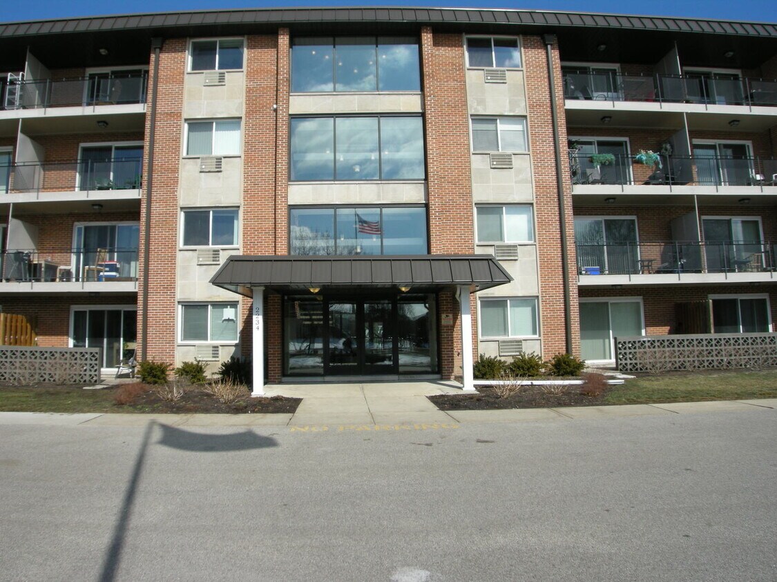 Primary Photo - 2234 S Goebbert Rd