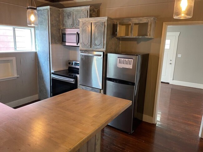 Foto del edificio - Remodeled 1 Bed Apartment near LSUS