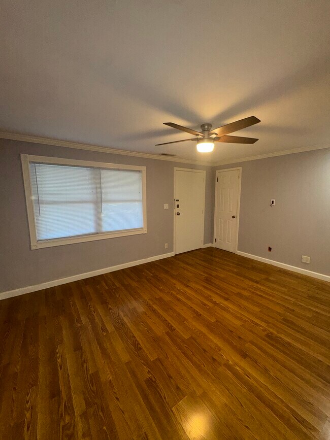 Foto del edificio - 1900 Beck Ln