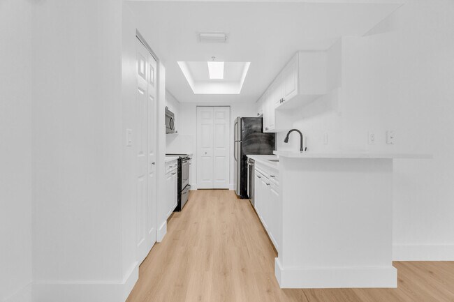 Foto del edificio - 400 Crestwood Ct N