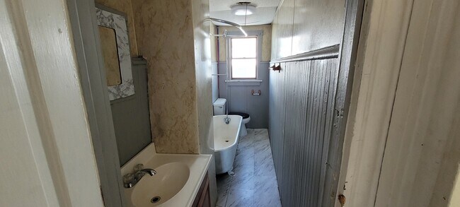 Foto del edificio - 164 DuPont St