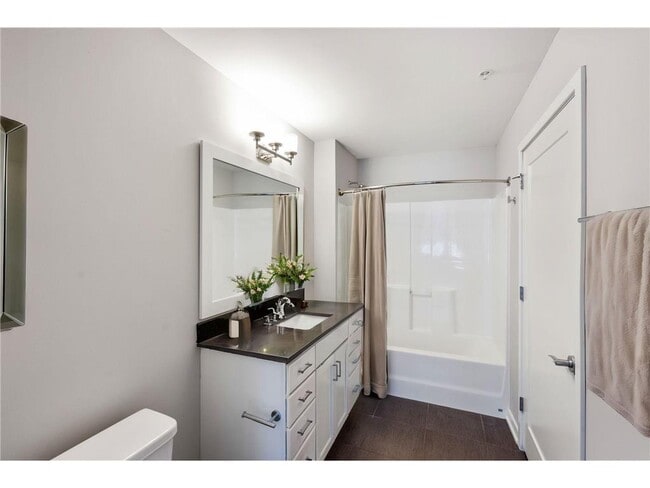 Building Photo - 497 S Marquette Ave