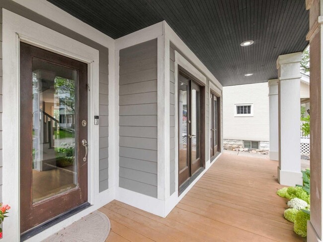 Building Photo - 1389 Bird Ave