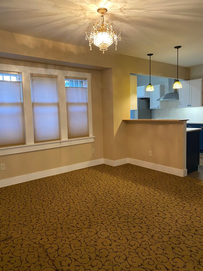 Building Photo - Beautiful 2bdr Bungalow Near Downtown