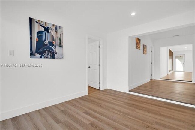 Foto del edificio - 4701 SW 104th Ct