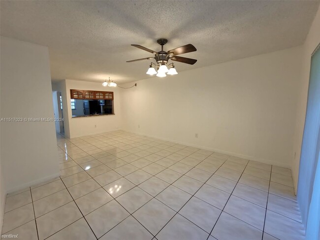 Building Photo - 3 br, 2 bath House - 426 NE 210th Circle T...