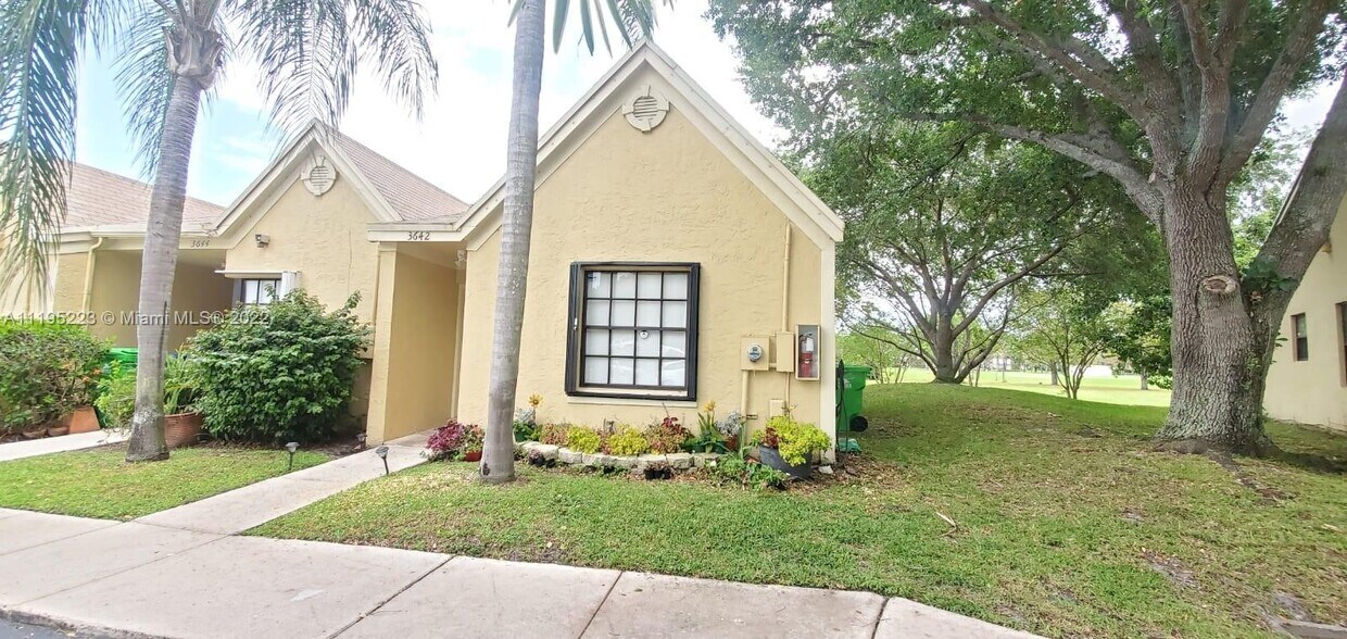 Foto principal - 3642 NW 83rd Ln