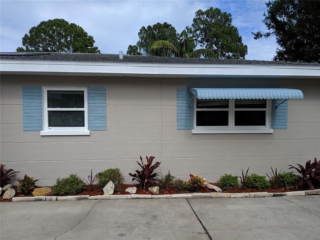 Building Photo - 2867 66th Terrace S