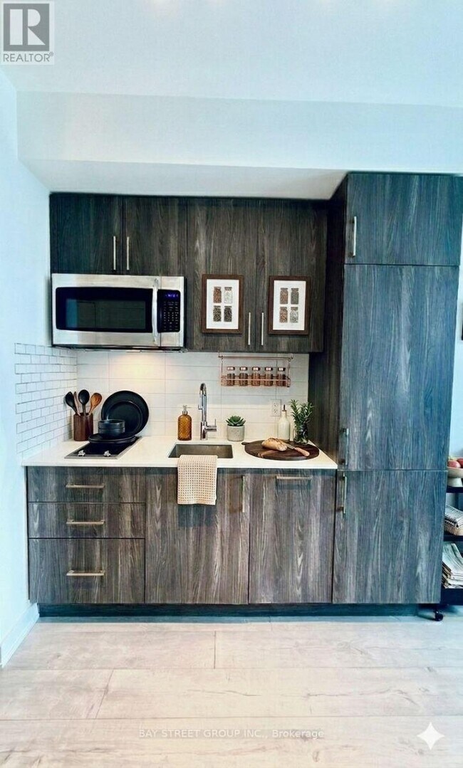 Photo du bâtiment - 576 Front St W