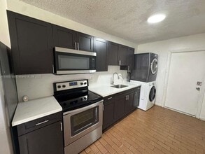 Building Photo - 2710 NW 11th Pl