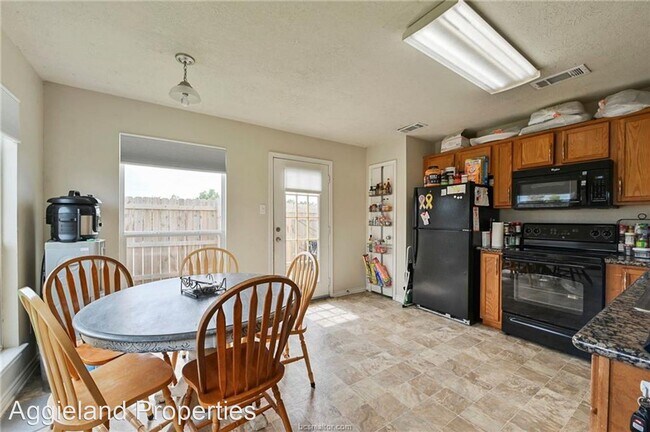 Foto del edificio - 4 br, 3 bath House - 4001 Southern Trace