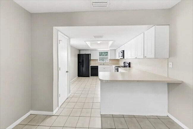 Foto del edificio - 554 Freeport Ave N