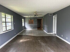 Building Photo - 2940 SW 22nd Ave