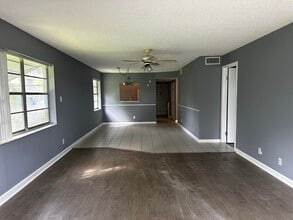 Building Photo - 2940 SW 22nd Ave
