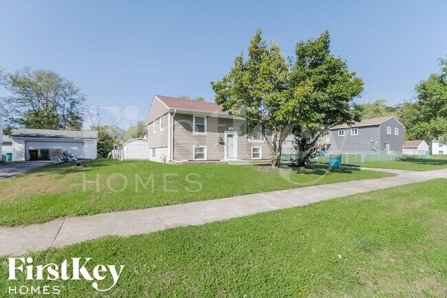 Building Photo - 130 North Oak Lane