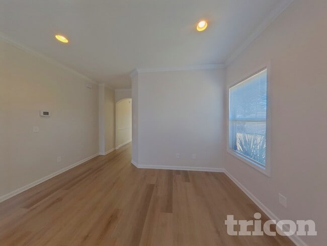 Building Photo - 129 Hillock Ct