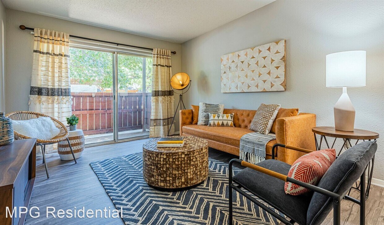 Primary Photo - 1 br, 1 bath Apartment - 2121 Washington Cir