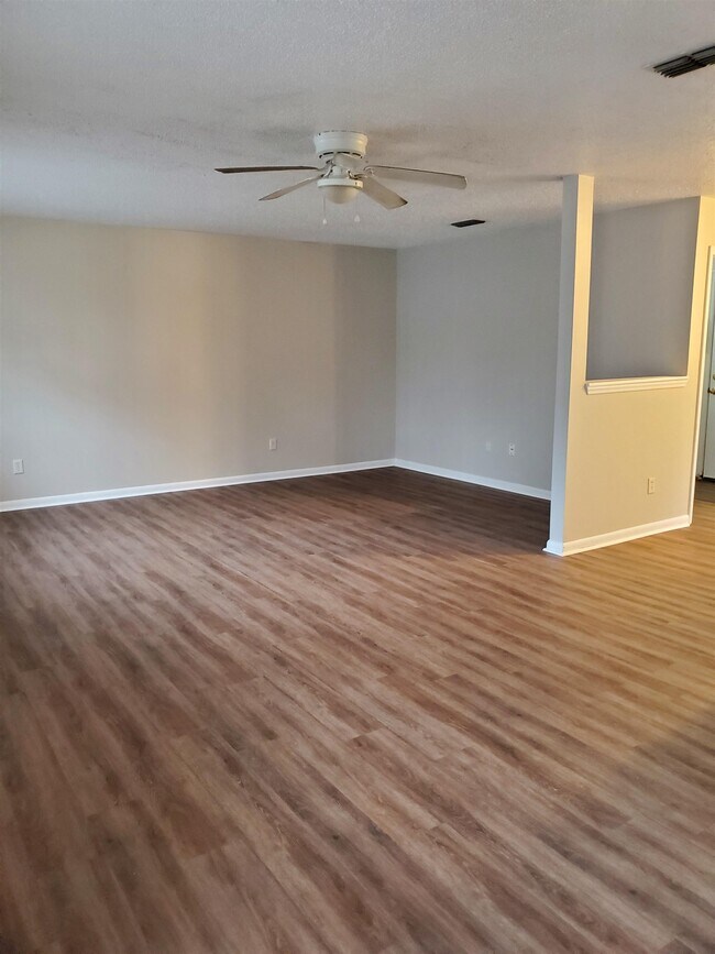 Foto del edificio - 1512 Van Delia Rd