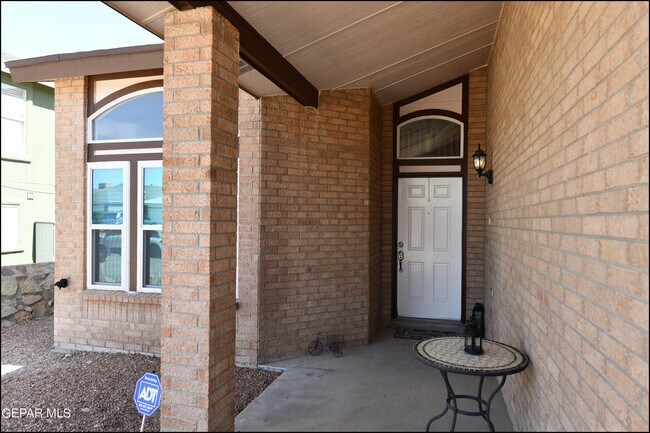 Building Photo - 5060 Silver Sands Ave