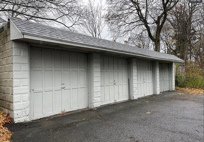 Photo - 420-422 Douglas Street Apartment