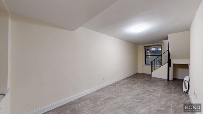 Foto del edificio - 210 E 83rd St